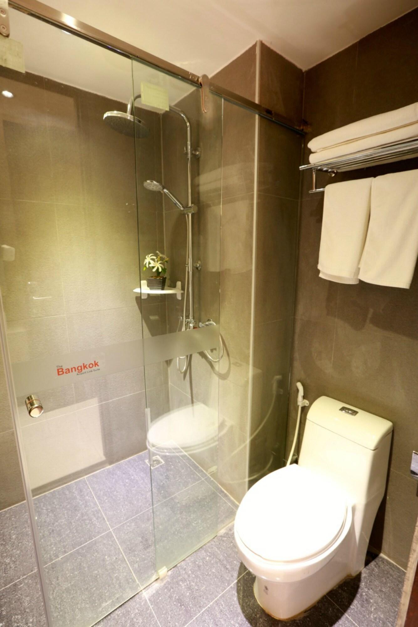 Collection O The Bangkok Airport Link Suite Exterior foto