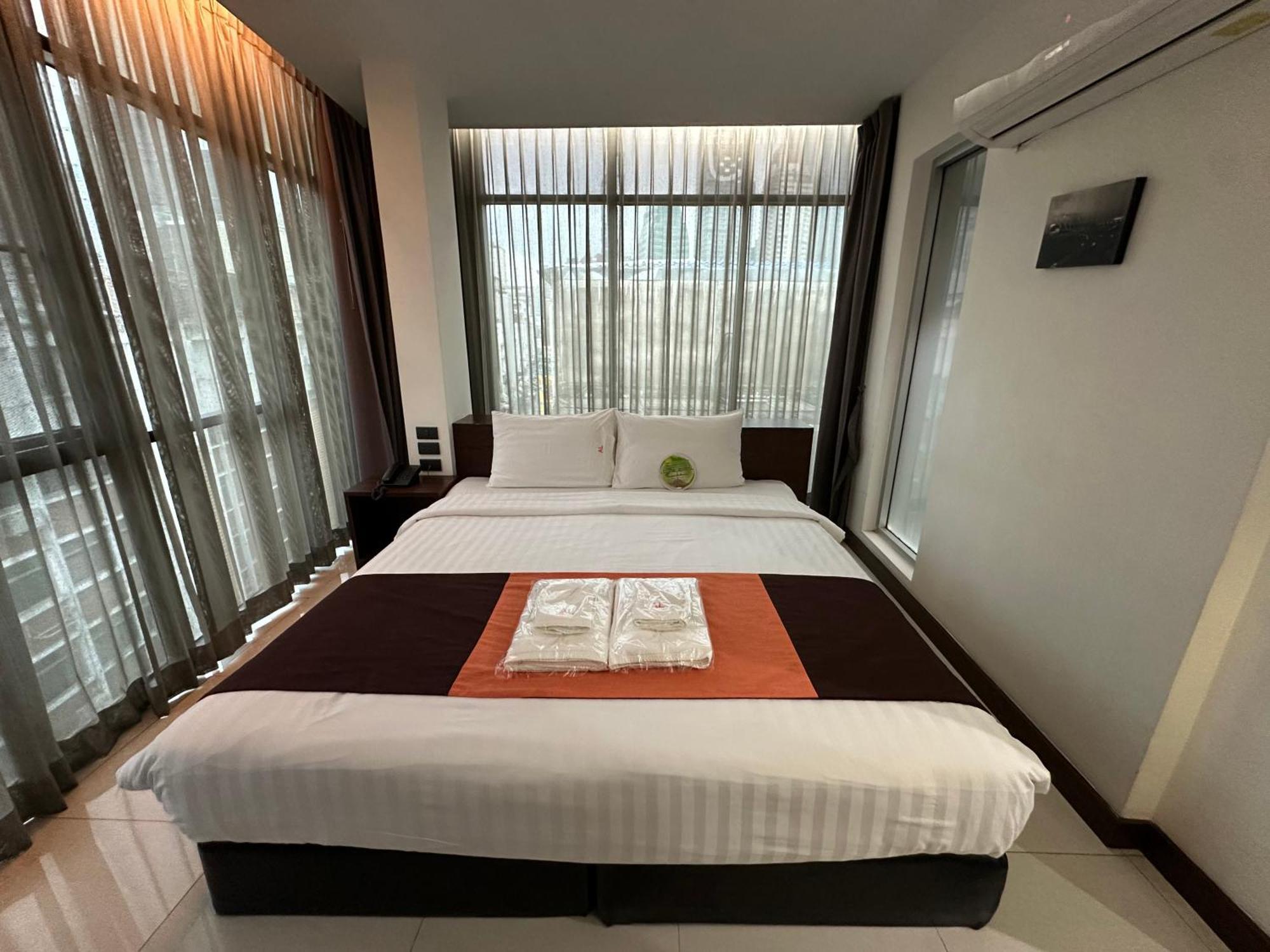 Collection O The Bangkok Airport Link Suite Exterior foto